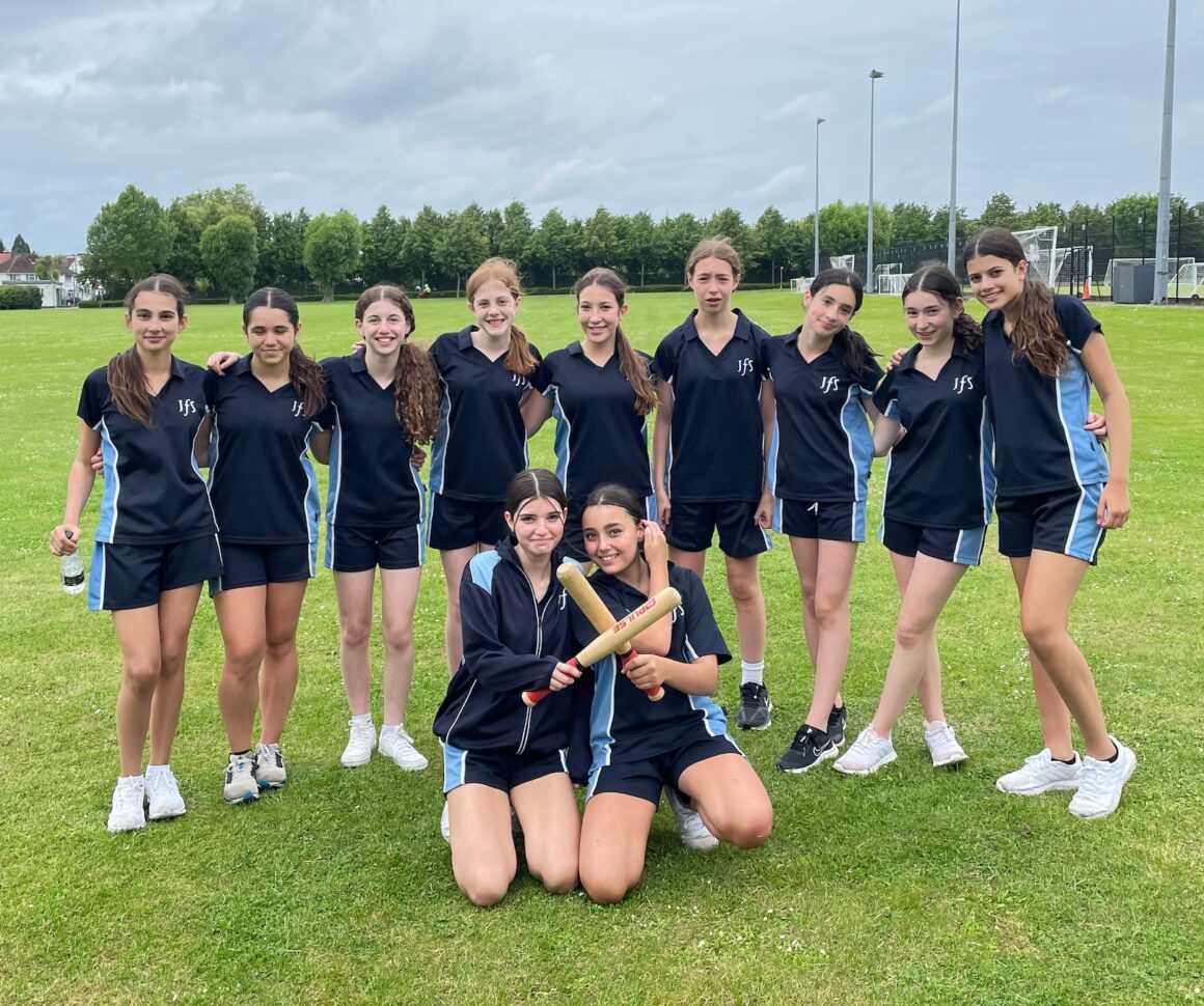 Year 8 Girls Rounders Team Pipped to the Post